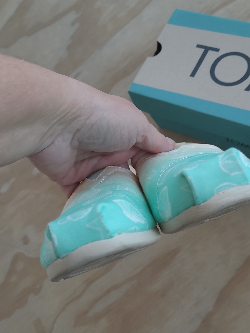 Toms Women's Seafoam Green Ombre Shell Print Classic Alpargatas - Picture 2 of 9